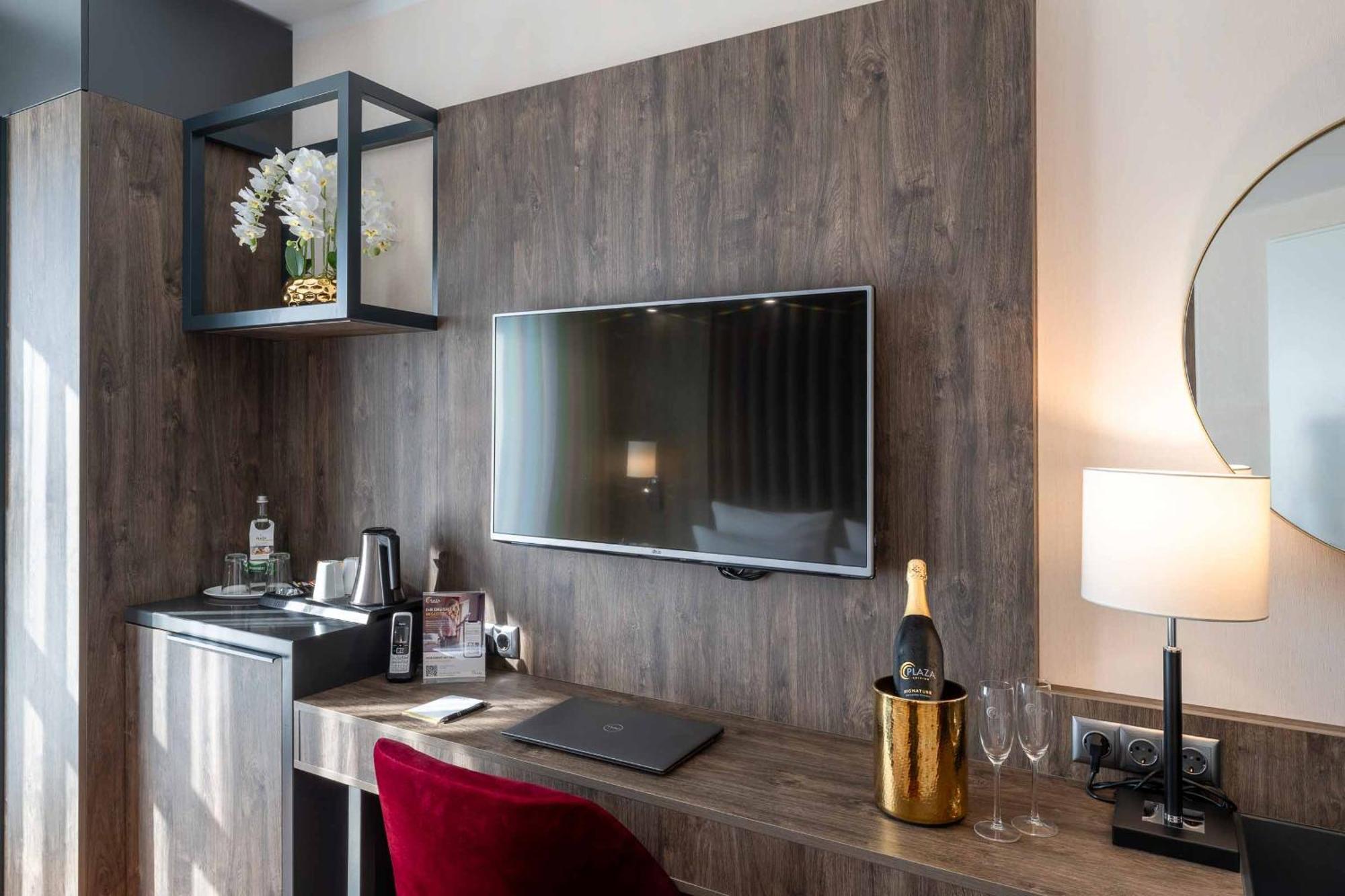 Hotel Plaza Premium 4*